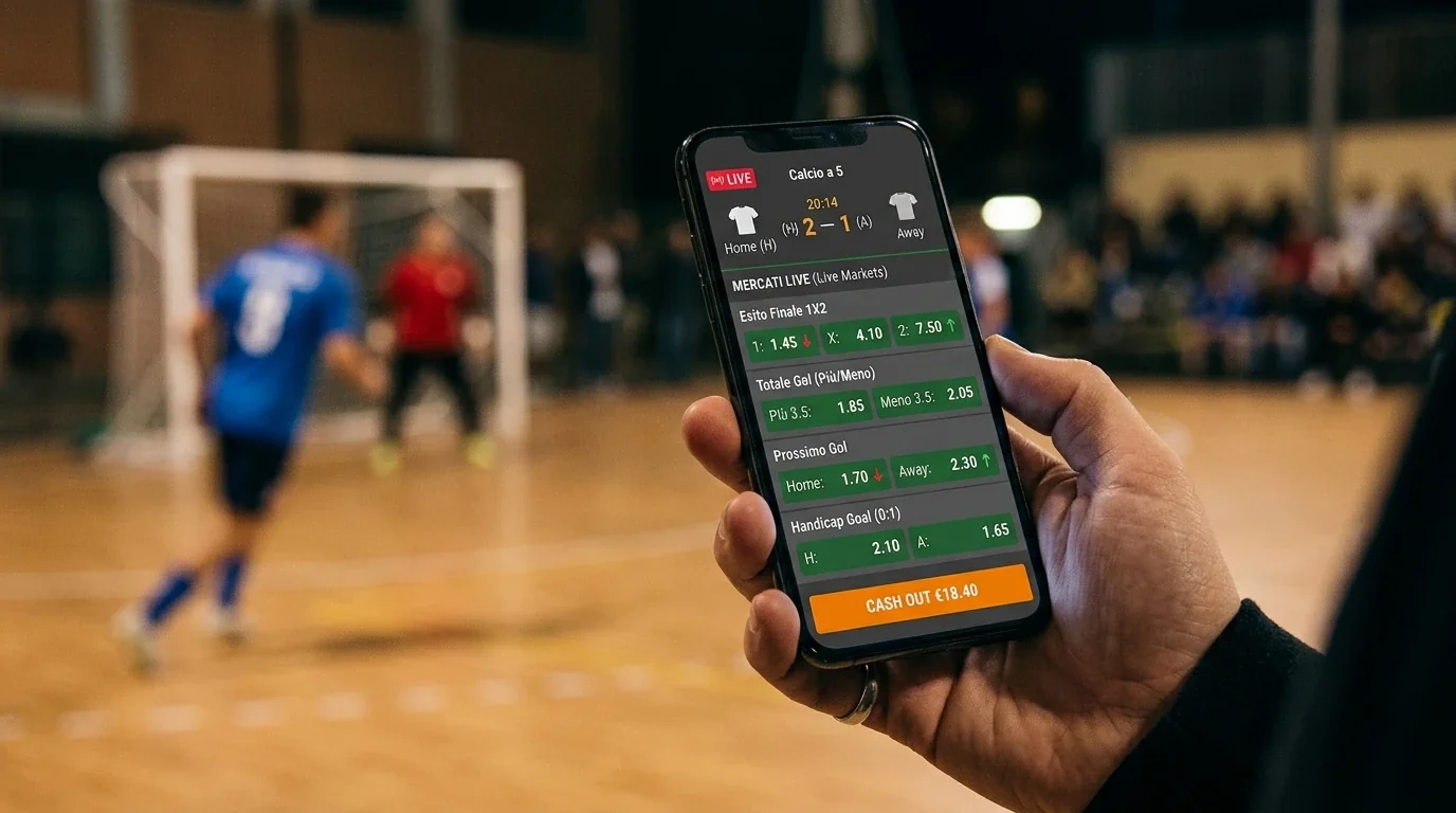 Mano che tiene uno smartphone con quote live di una partita di calcio a 5 in corso